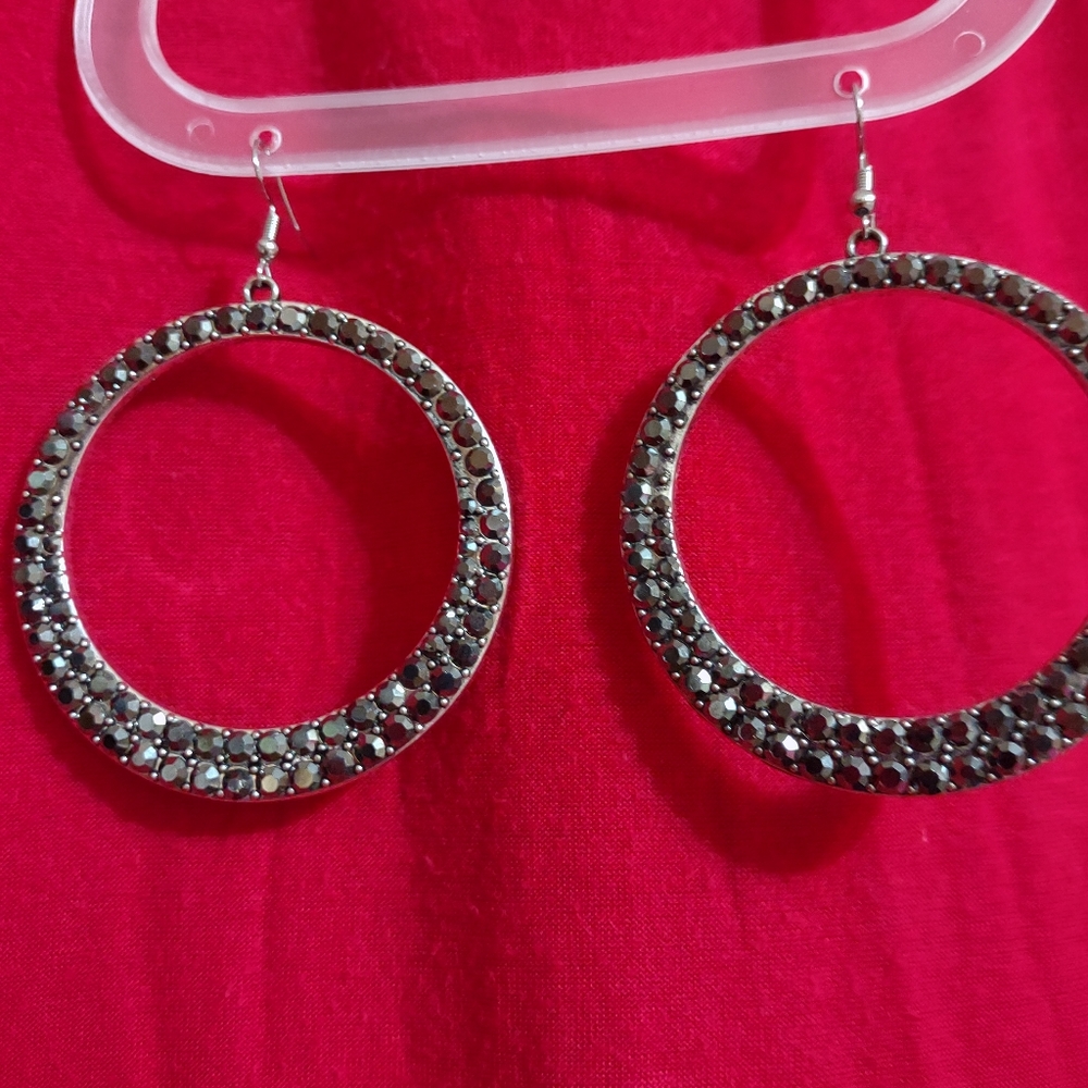 earrings - Picture 2 of 4